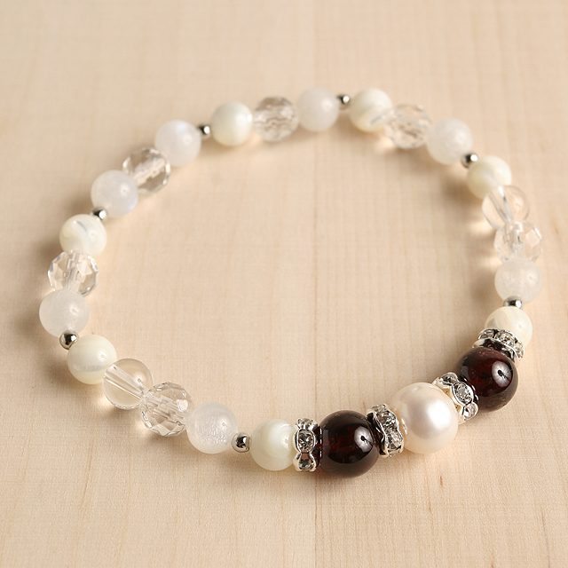 【パワーストーン　天然石　アクセサリー　デザイン　ジュエリー】恋愛運&癒し-ガーネットx淡水パールxブルームーンストーンブレスレット