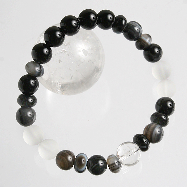 【パワーストーン　天然石　アクセサリー　デザイン　ジュエリー】「神」彫刻入り水晶ｘ天眼石ｘフロスティー水晶のデザインブレスレット