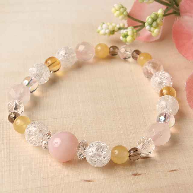 【パワーストーン　天然石　アクセサリー　デザイン　ジュエリー】ベビーピンクオパールｘクラック水晶のミックスブレス