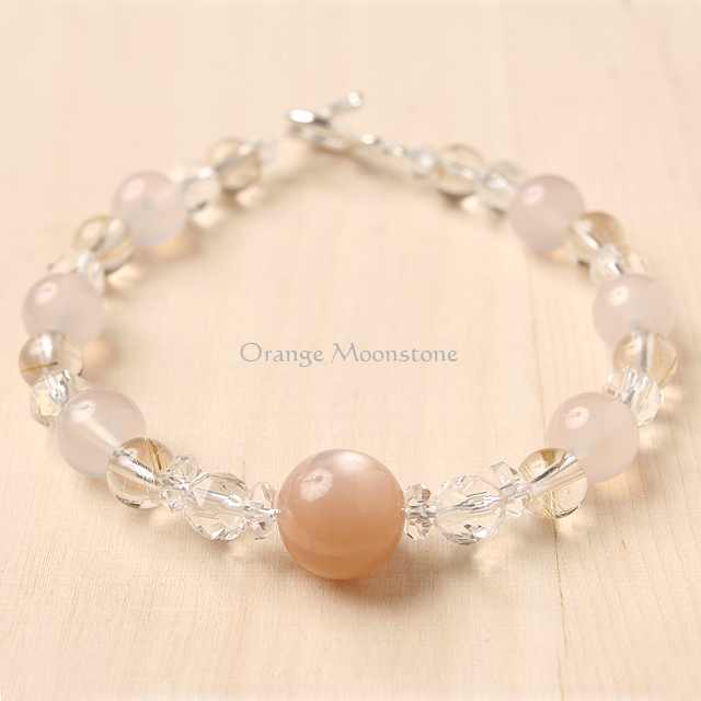 【パワーストーン　天然石　アクセサリー　デザイン　ジュエリー】オレンジムーンストーンの月のガーデンストーンブレスレット